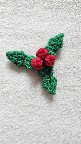 Make knitted Holly for other Christmas projects!