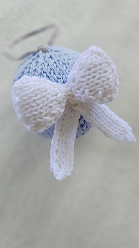 Knitted bow added to a bauble