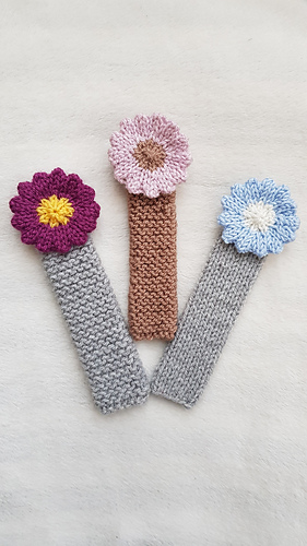 Knitted flowers for bookmarks and homemade easy knitted gifts 
