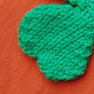 Shaping knitted shamrock leaves