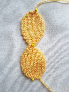 Knitted Daffodil Petal Piece