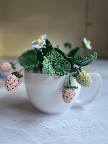 Pineberry Plant