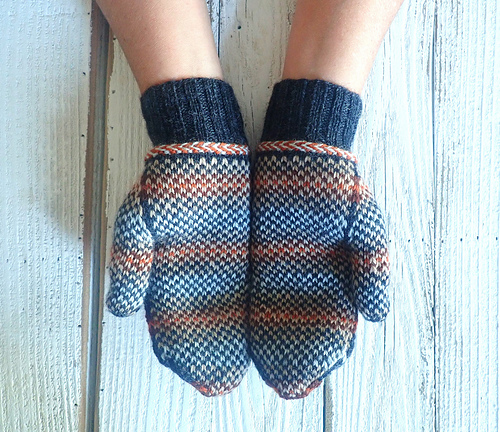 Ravelry: Pretty Please Mittens pattern by Traci Scott