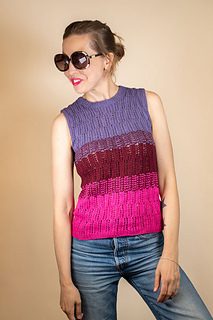 Ease: +-0.
Model: 172 cm tall.
Yarn: Rauma Palini, colors in pattern.
