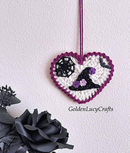 Ravelry: Witch Hat Heart Ornament pattern by GoldenLucyCrafts