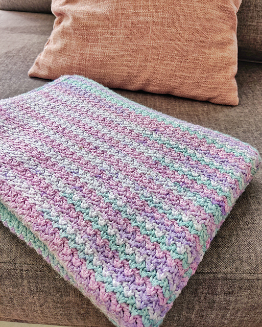Ravelry Wattle Stitch Blanket pattern by Gootie (Agat Rottman)