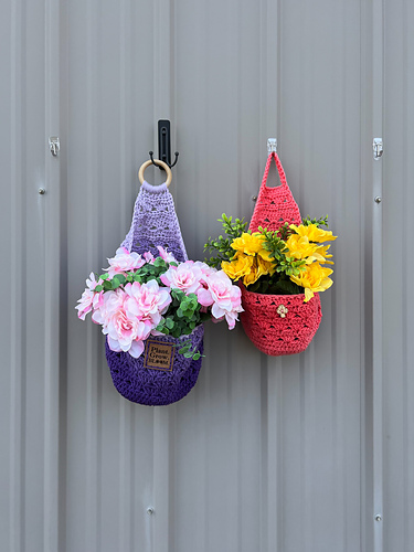 Ravelry: Sweet Stripes Hanging Baskets pattern by Lisa M Fox