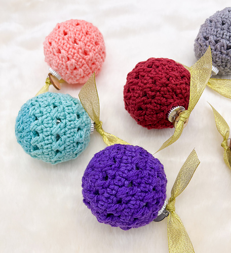 Ravelry: Hopscotch Bauble pattern by Lisa M Fox
