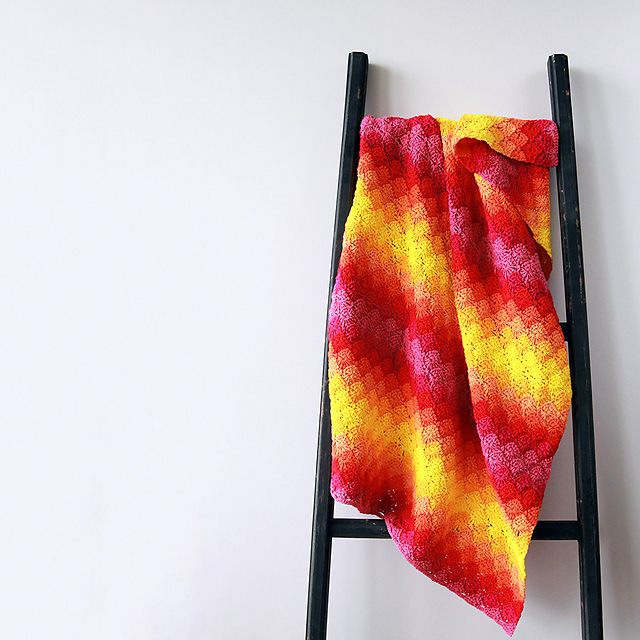 Harlequin Pattern Print Hooded Blanket