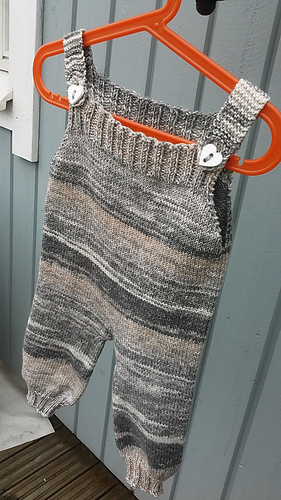 Ravelry: Mtoto Overalls pattern by Sanni Koivumäki