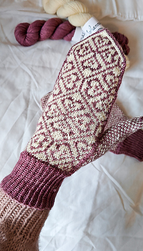 Love me tender Mittens