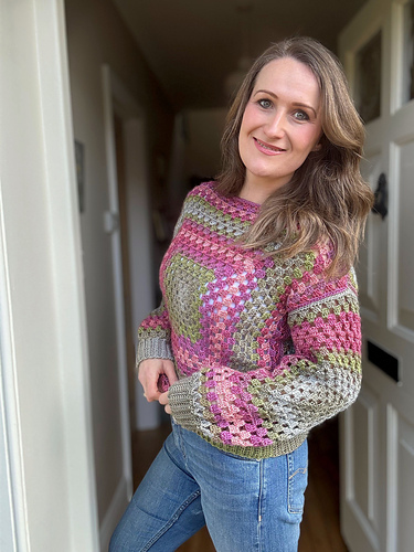 Regnbue Granny Square Genser - Hannah Cross