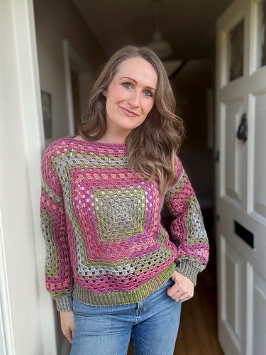 Regnbue Granny Square Genser - Hannah Cross