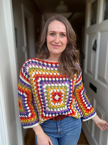 Regnbue Granny Square Genser - Hannah Cross