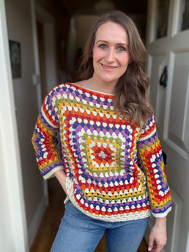 Regnbue Granny Square Genser - Hannah Cross