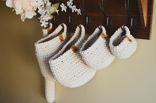 Ravelry: Herringbone Hanging Basket pattern by Kathleen Hope