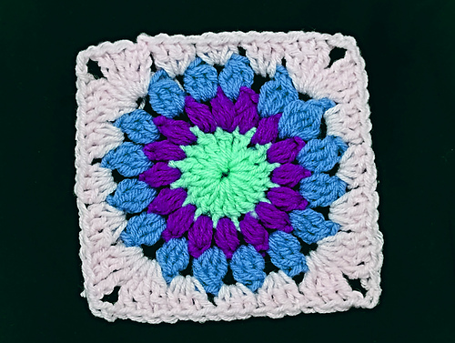starburst granny square photo 9