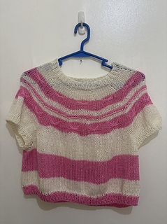 A lovely tester version knit in a bamboo-cotton blend, also creating a completely different look!
