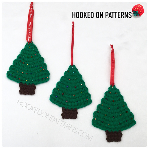 Ravelry Mini Christmas Tree Garland pattern by Ling Ryan