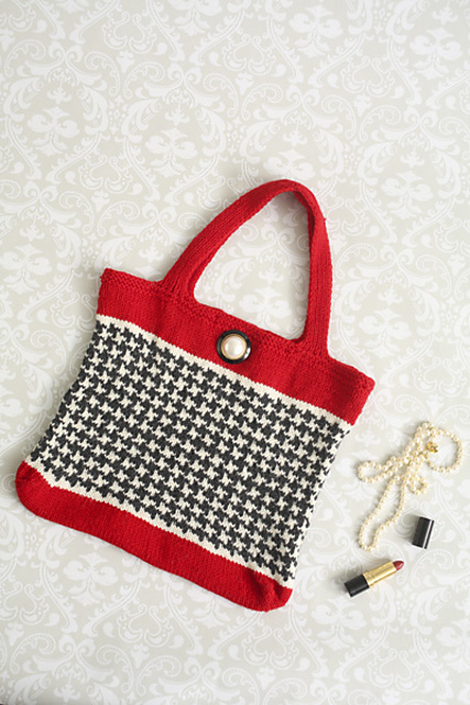 Ravelry: Houndstooth Boulevard Bag pattern by Brenda Castiel