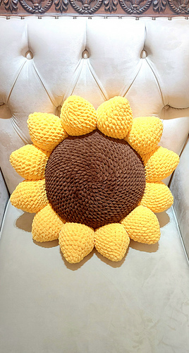 SUNNY SUNFLOWER
PILLOW