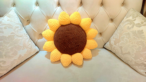 SUNNY SUNFLOWER
PILLOW