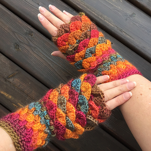 Ravelry Erebor Dragon Scale Gloves pattern by In Stitches Crochet by SL