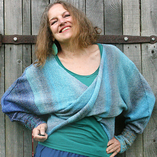 M/L/XL in Jacaranda with Blue Spruce contrast sleeve 
Model is size XL