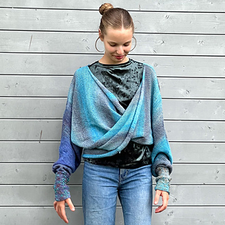 M/L/XL in Jacaranda with Blue Spruce contrast sleeve 
Model is size XS, but she loved the oversize look and did not want something more fitted
