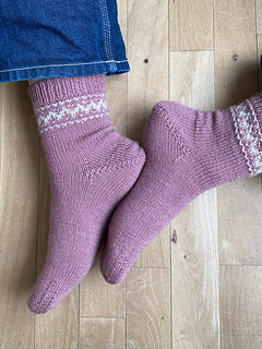 Ravelry: Inti strømper pattern by HolstKnit