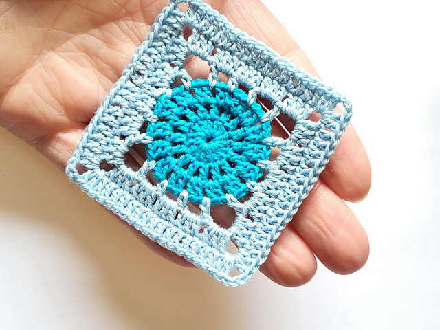 Granny square with circle