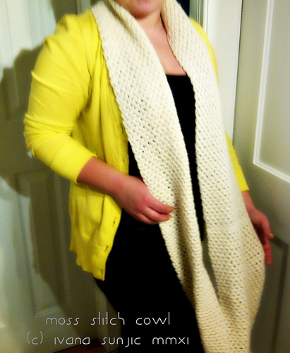 Moss Stitch Cowl photo 1