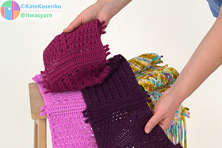 Mixed crochet textures in one scarf