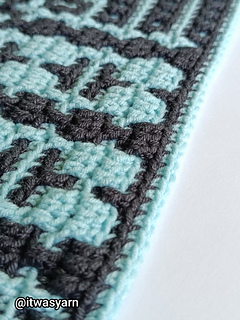 Close-up of the border on the Pulse overlay mosaic crochet square.