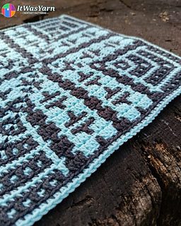 Close-up of the side on the Pulse overlay mosaic crochet square.