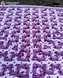 Close-up of the geometric center of the Drift crochet square.