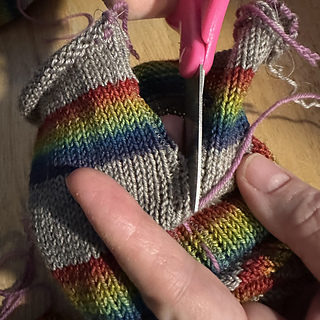 Steeking the column between the reinforcements. 