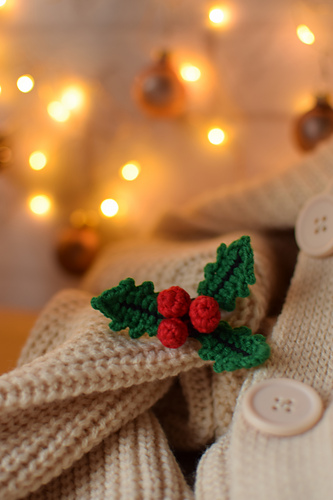 Holly Leaf Brooch - Irina Gurinova