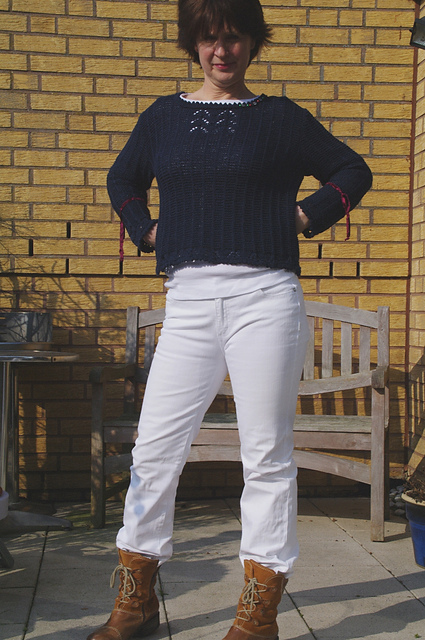 ELBA- Geschmückter Pullover in Marine 