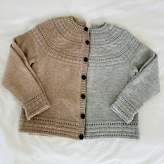 Cardigan & Swester all-in-one. Left: Cardigan in De Rerum Natura Gilliatt; Right: Sweater in Husdon & West Forge
