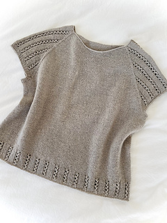 Tee showing both options for the cap sleeve finishes  - ribbed and I-cord