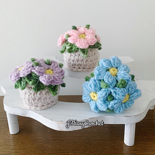 Pot Of Daisy Flowers Plushee