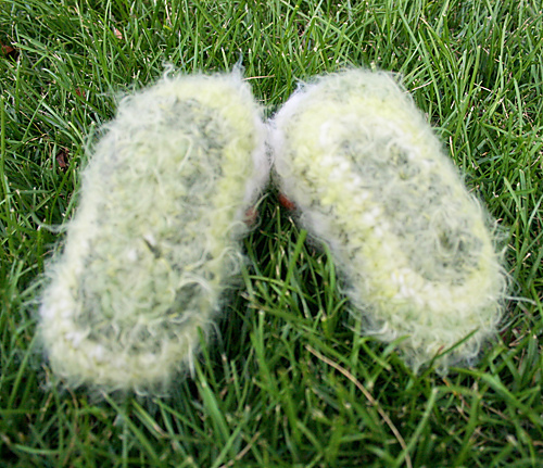 free crochet pattern for baby elf booties