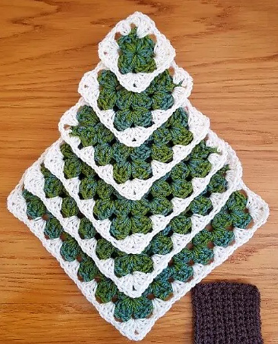 Granny Square Juletre - Sharon Goodwin