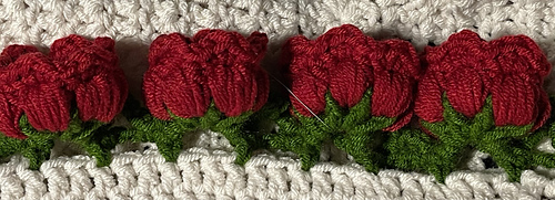 2025-07-11 4th flower (leftmost) done w/3.5mm hook.