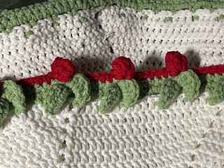 2025-09-16 rosebuds with yarn doubled; single crochet between single strand worked over the carried strand.