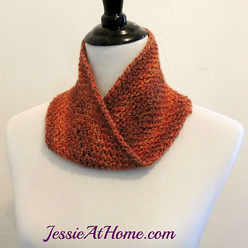 Linen Stitch Mobius Cowl photo 1