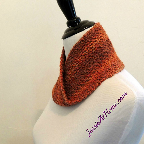 Linen Stitch Mobius Cowl photo 5
