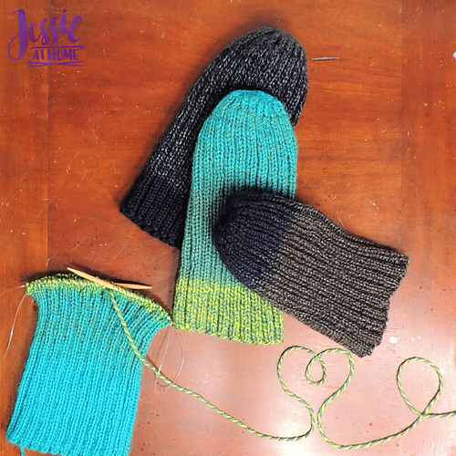 Ravelry Ribbed Donation Hat pattern by Jessie Rayot