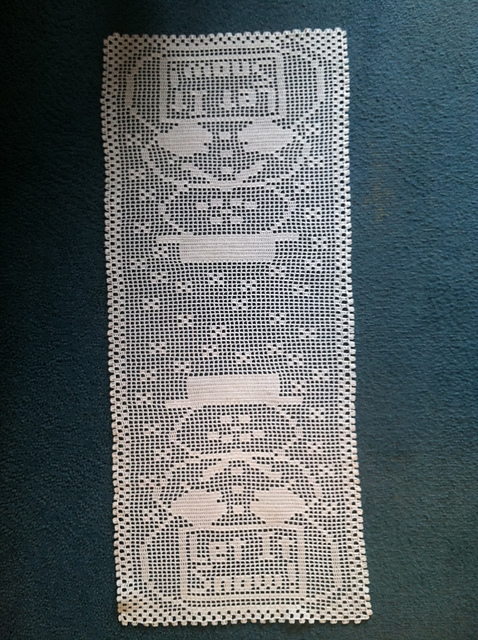 Frosty Friends Table Runner